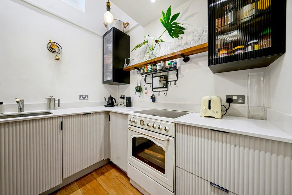 Property photo 3 of 14 4693642