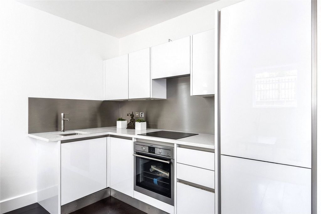 Property photo 3 of 5 Kitchen