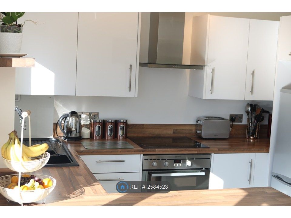 Property photo 2 of 32
