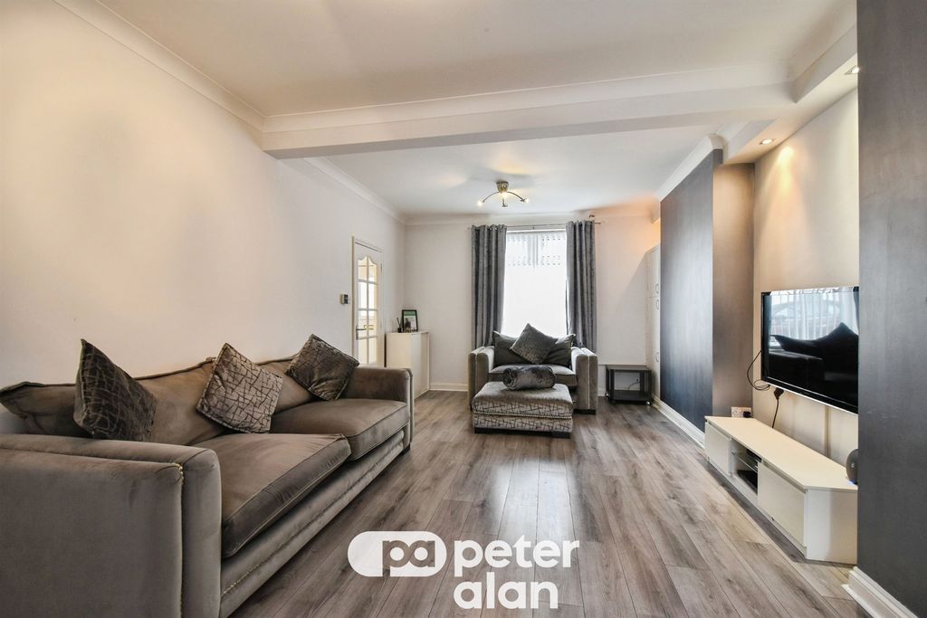 Property photo 2 of 20