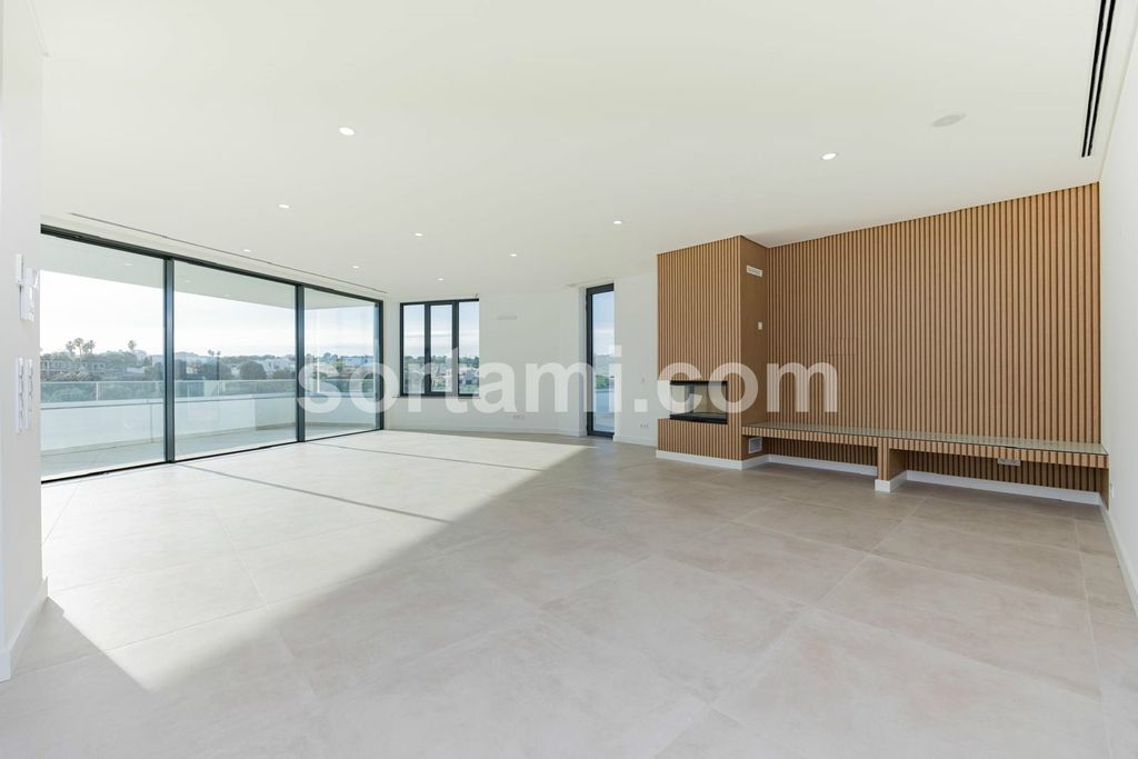 Property photo 2 of 33