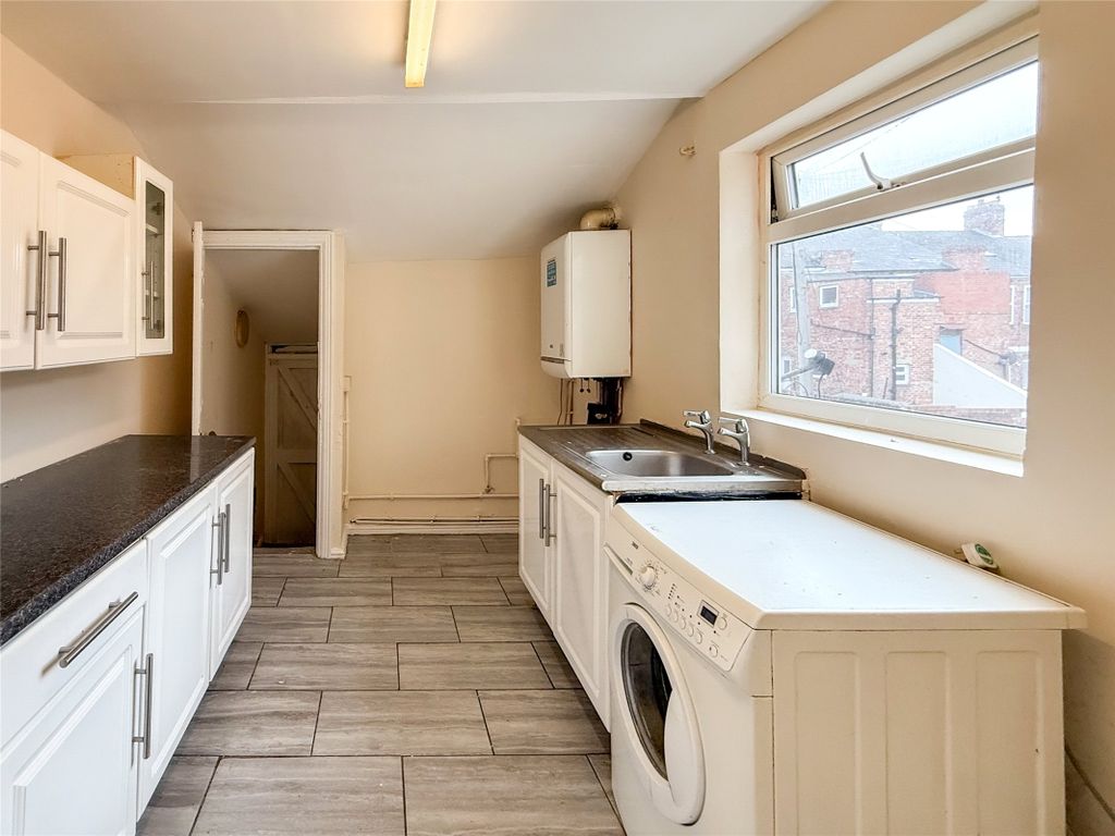 Property photo 3 of 9 Kitchen