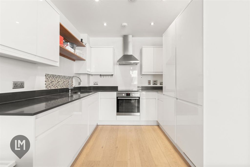 Property photo 2 of 8 Kitchen