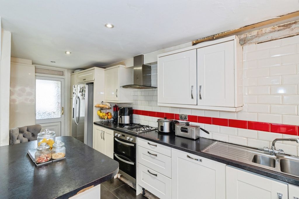 Property photo 2 of 16 Kitchen
