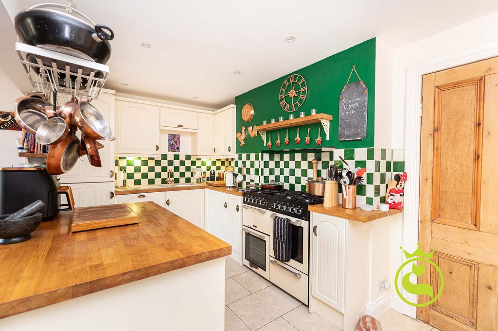 Property photo 3 of 34