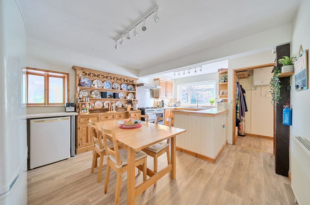 Property photo 3 of 25 1296588-31-682E0A...