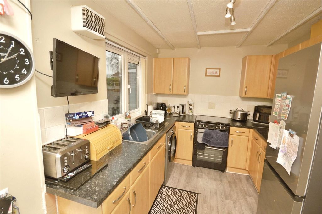 Property photo 3 of 14 Kitchen