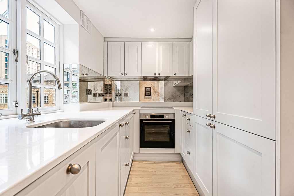 Property photo 2 of 19 Kitchen