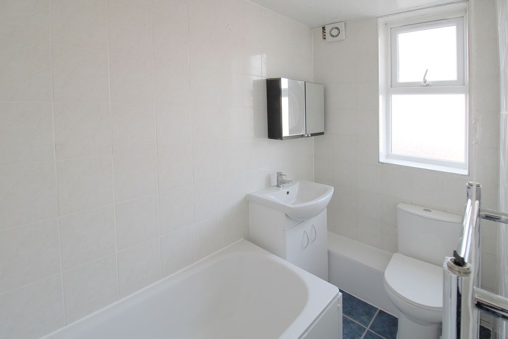 Property photo 3 of 10 Bathroom