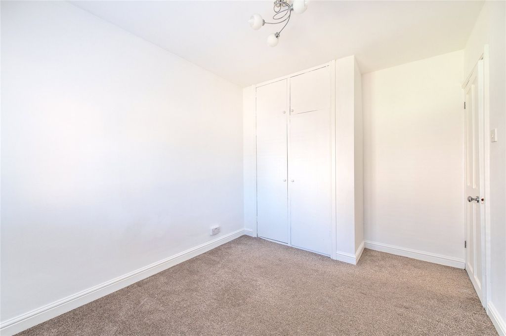 Property photo 2 of 19 Picture No. 15