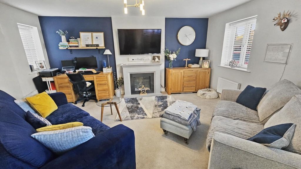 Property photo 2 of 14