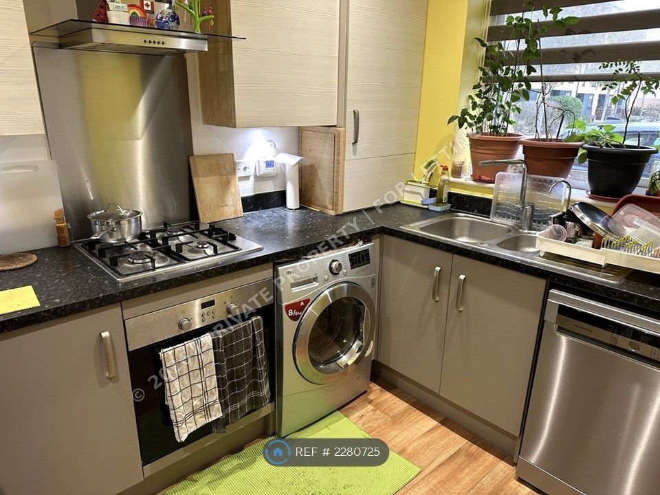 Property photo 3 of 17 Kitchen