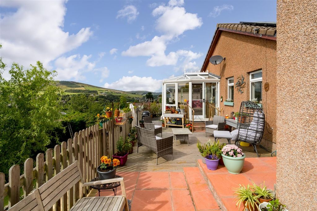 Property photo 2 of 21 36_Ladhope_Crescent_Galashiels-20.Jpg