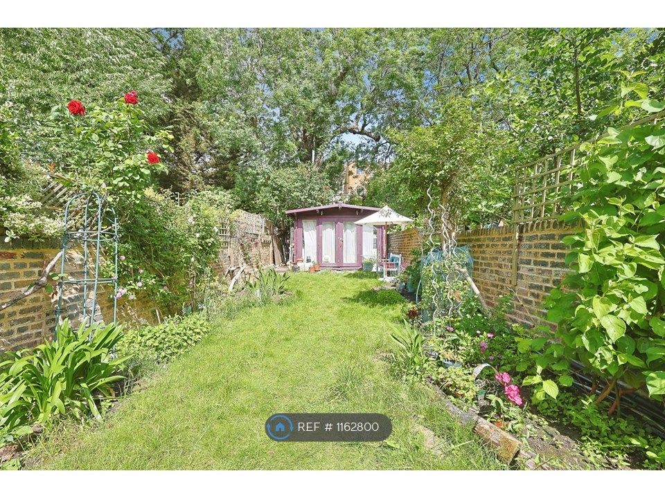 Property photo 1 of 12 Large Private Garden