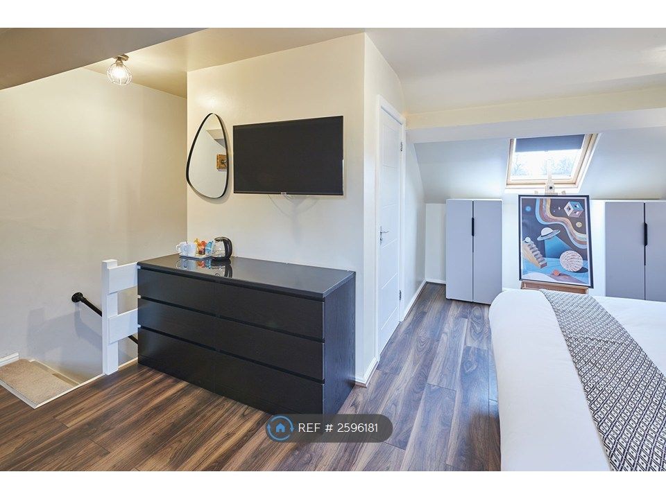 Property photo 2 of 32