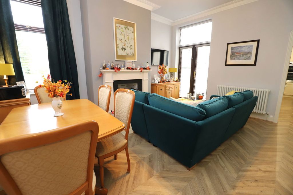 Property photo 2 of 32