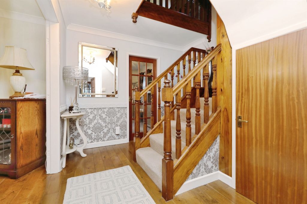 Property photo 3 of 18