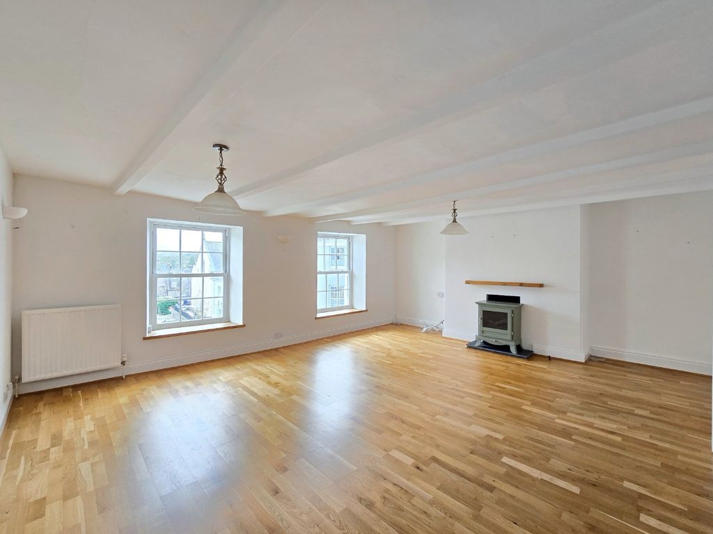 Property photo 1 of 12 4983260