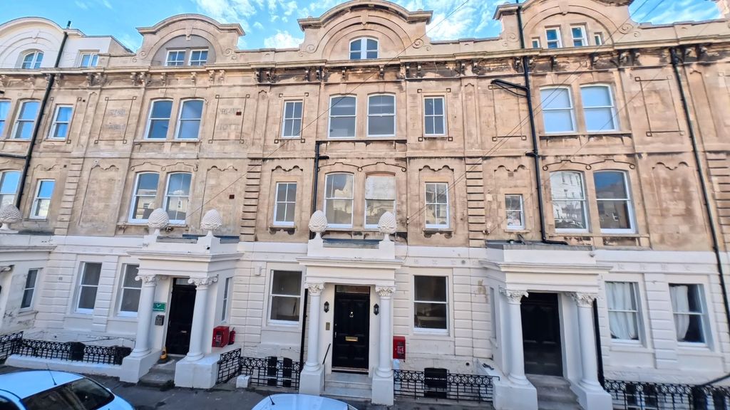 Property photo 1 of 10 External