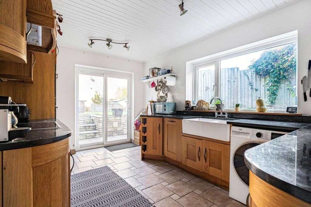 Property photo 2 of 25 Kitchen