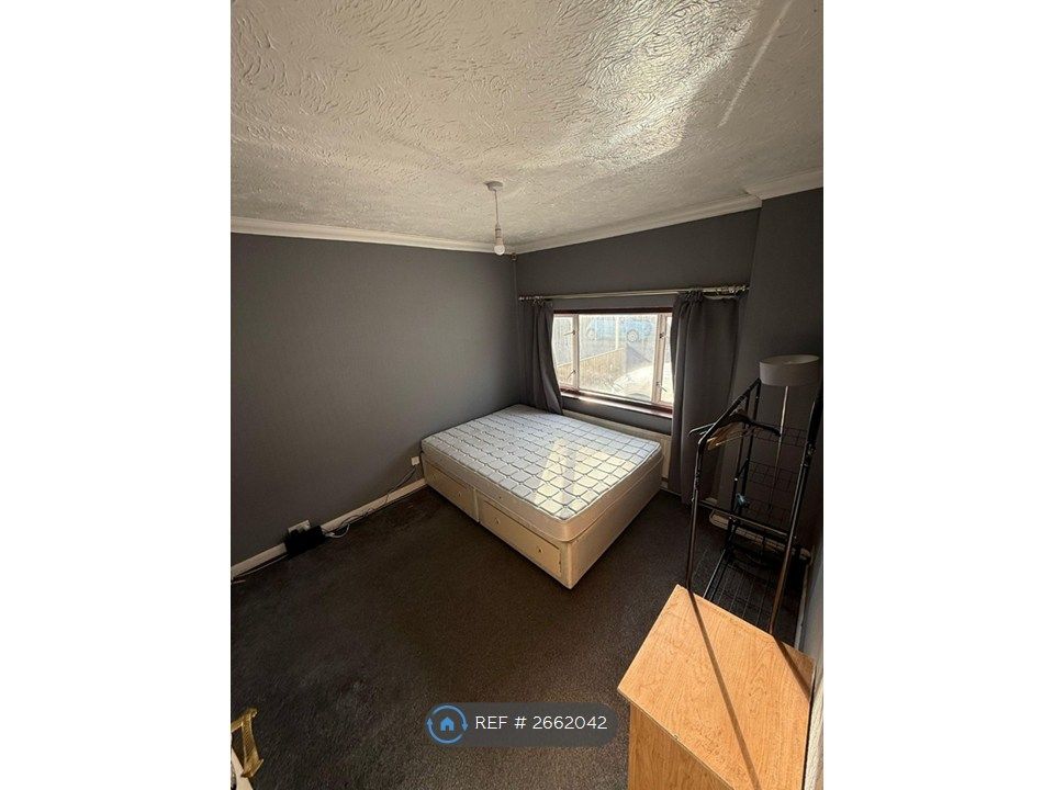 Property photo 2 of 8 Bedroom