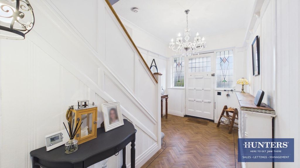 Property photo 3 of 16 Hallway