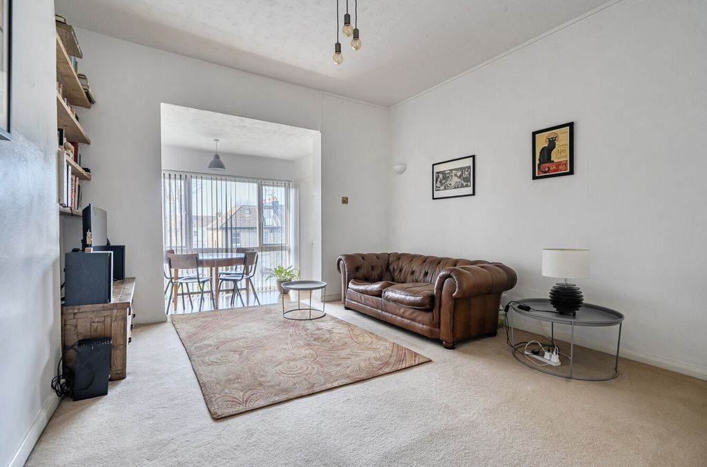 Property photo 2 of 17 1433781-8-69c1435...