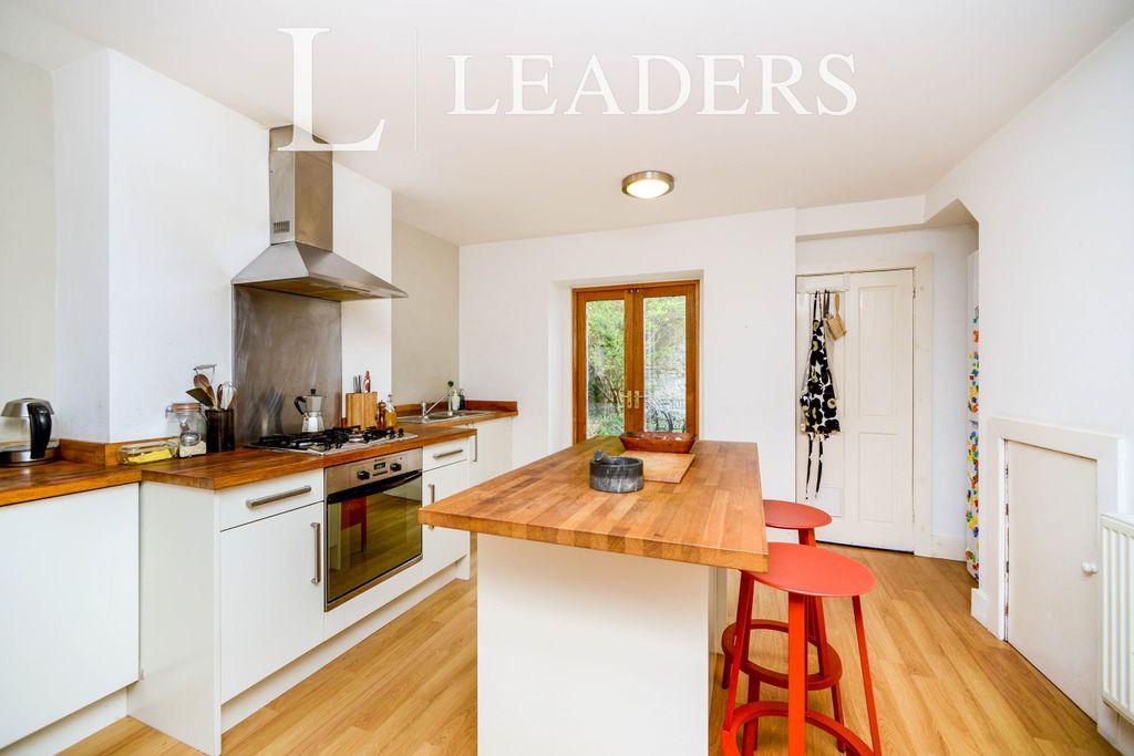 Property photo 1 of 11 Kitchen