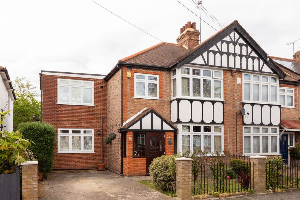 Property photo 1 of 23 Frances Road, E4