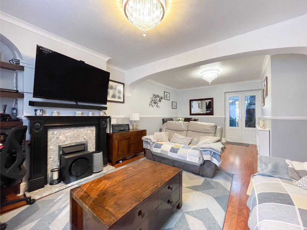 Property photo 3 of 21 4047954