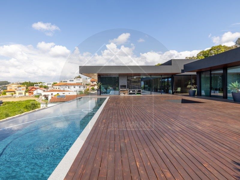 Property photo 2 of 50