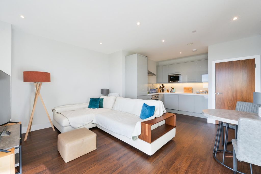 Property photo 3 of 12