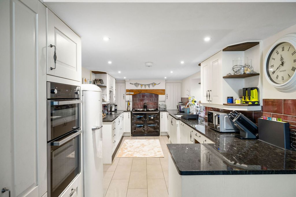 Property photo 3 of 34