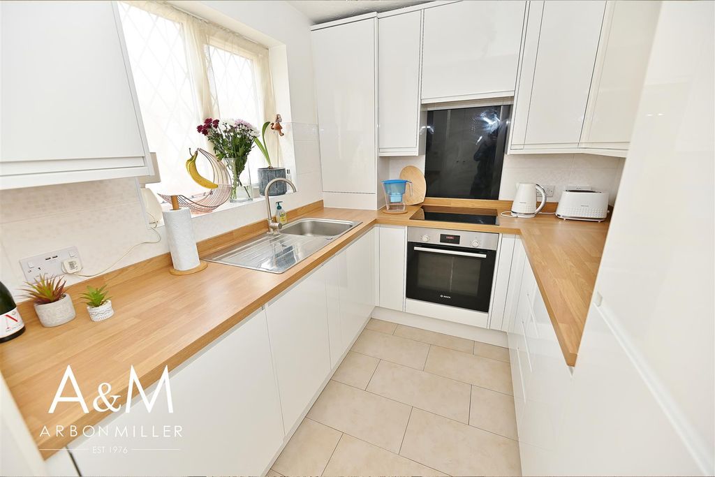Property photo 3 of 16 Feature Kitchen