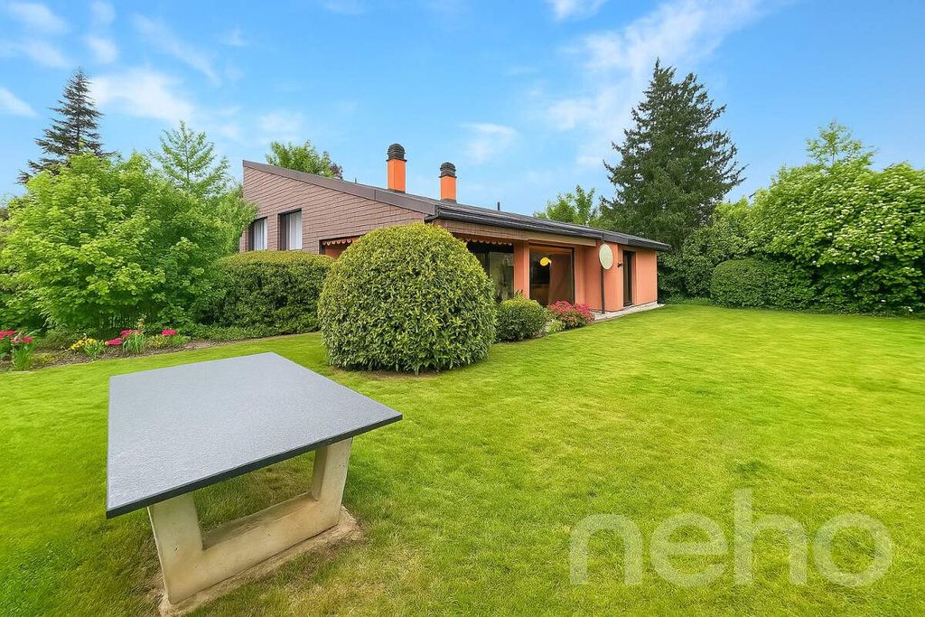 Property photo 2 of 12