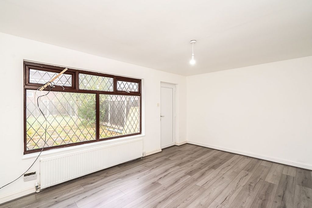 Property photo 2 of 11 Main Page