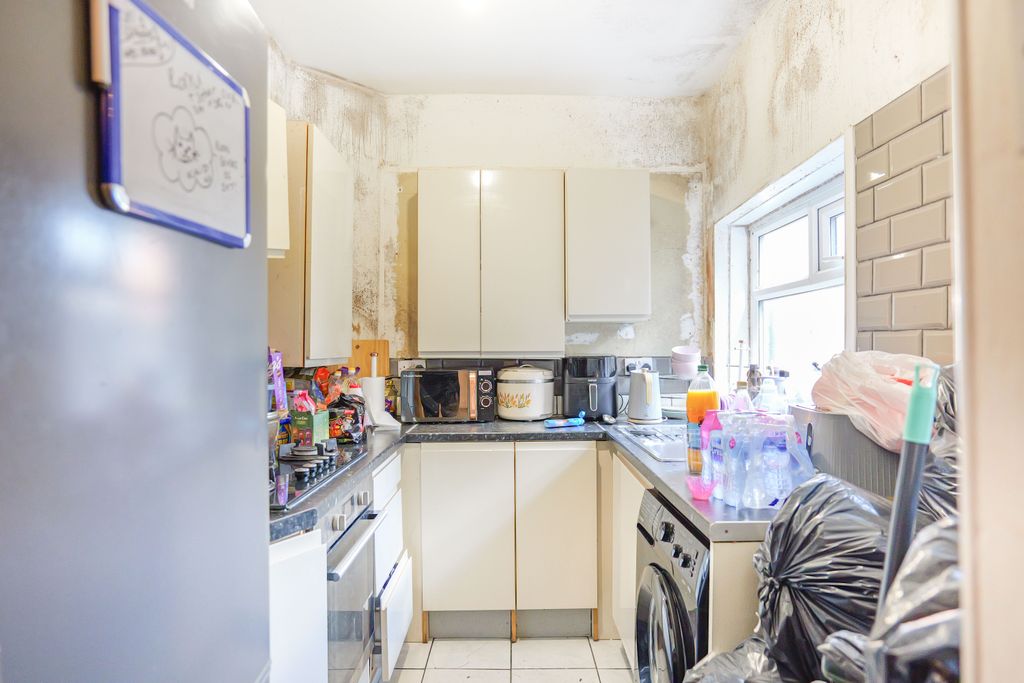 Property photo 3 of 27