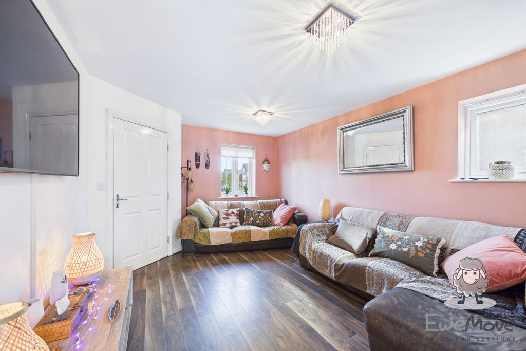 Property photo 2 of 17 14