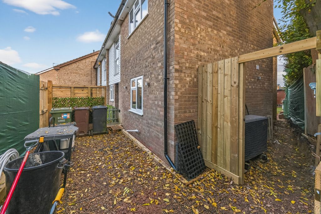 Property photo 2 of 20