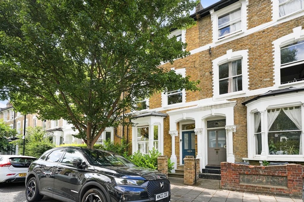 Property photo 1 of 32