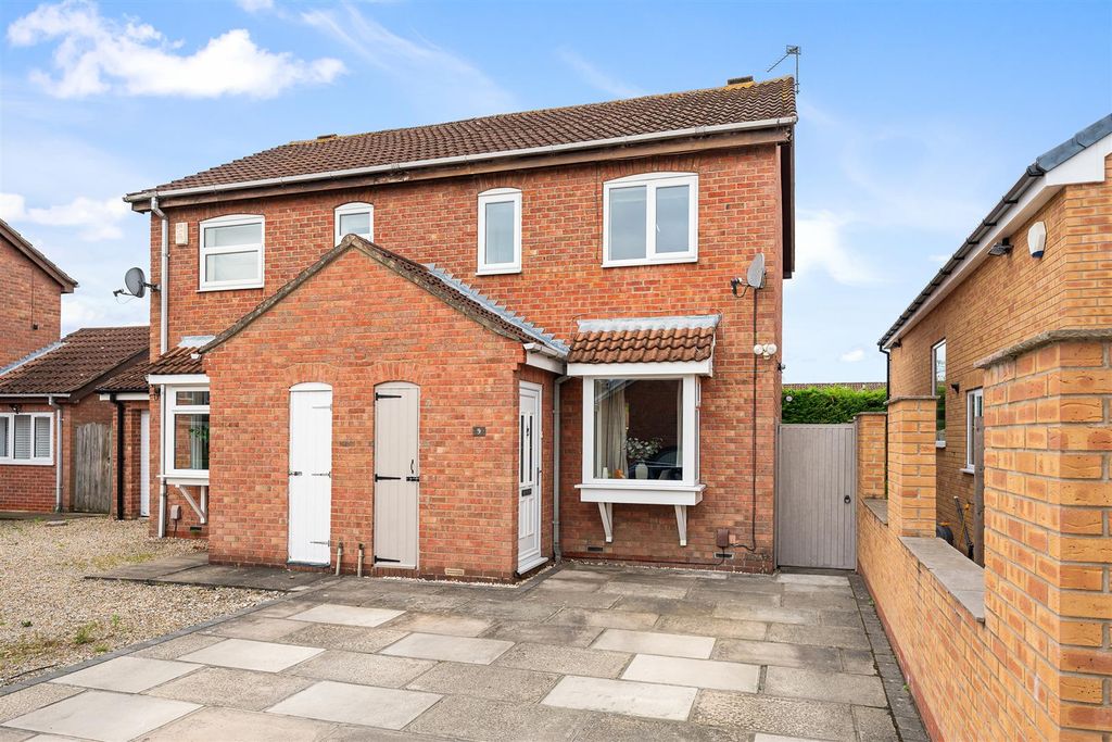 Property photo 1 of 13 External