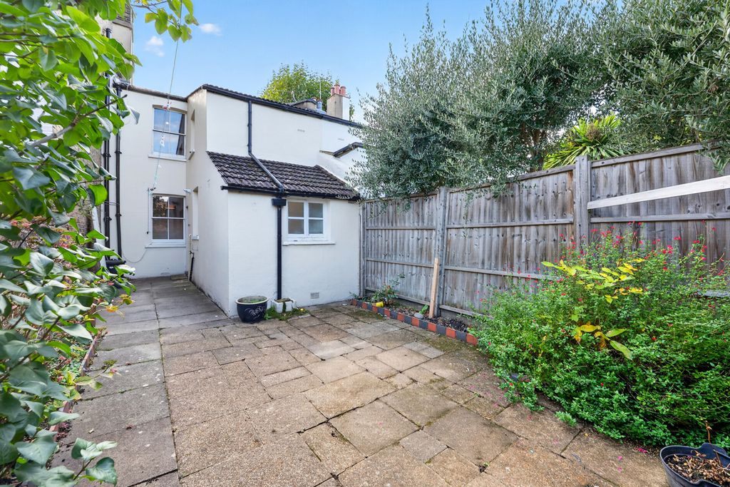 Property photo 2 of 6
