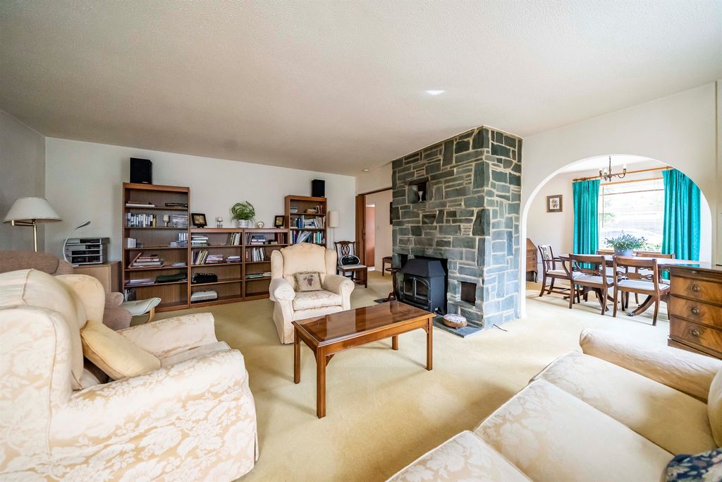 Property photo 2 of 25