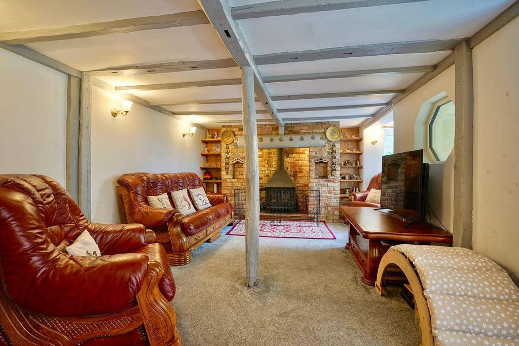 Property photo 3 of 28