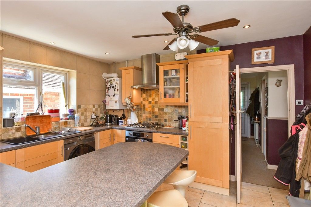 Property photo 3 of 12 Kitchen