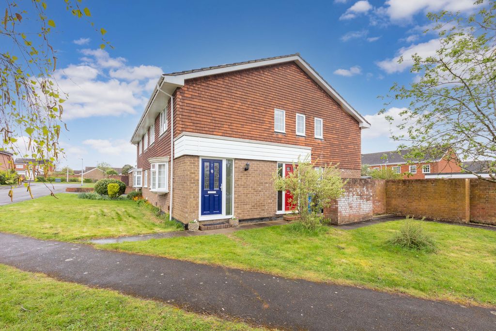 Property photo 1 of 12 7 Ostler Gate-2