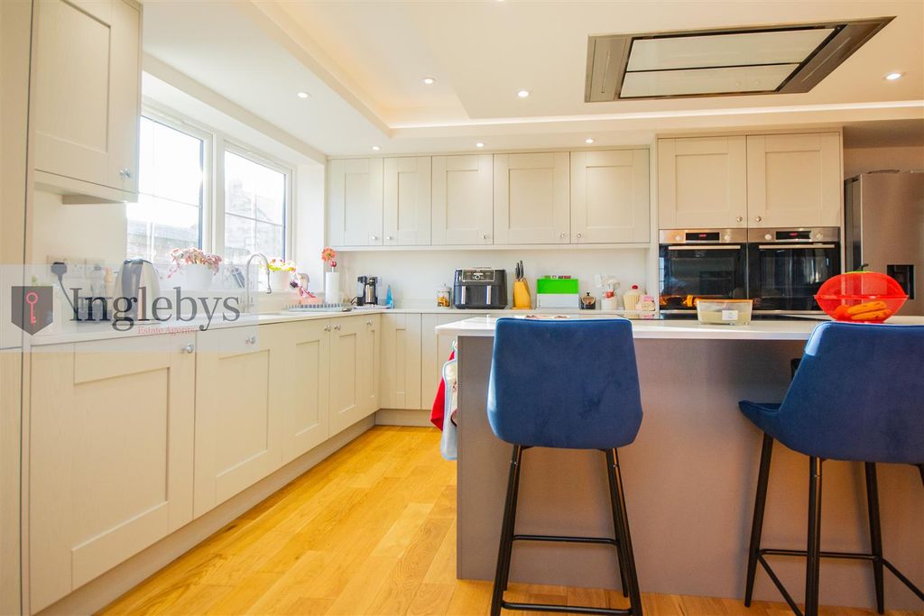 Property photo 3 of 45