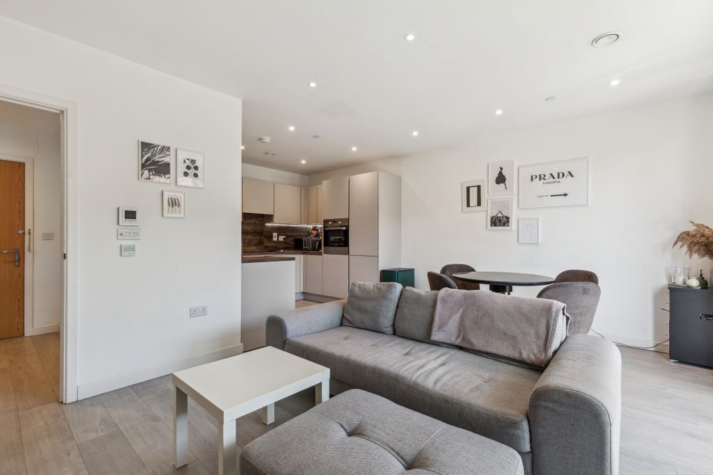 Property photo 2 of 7 9