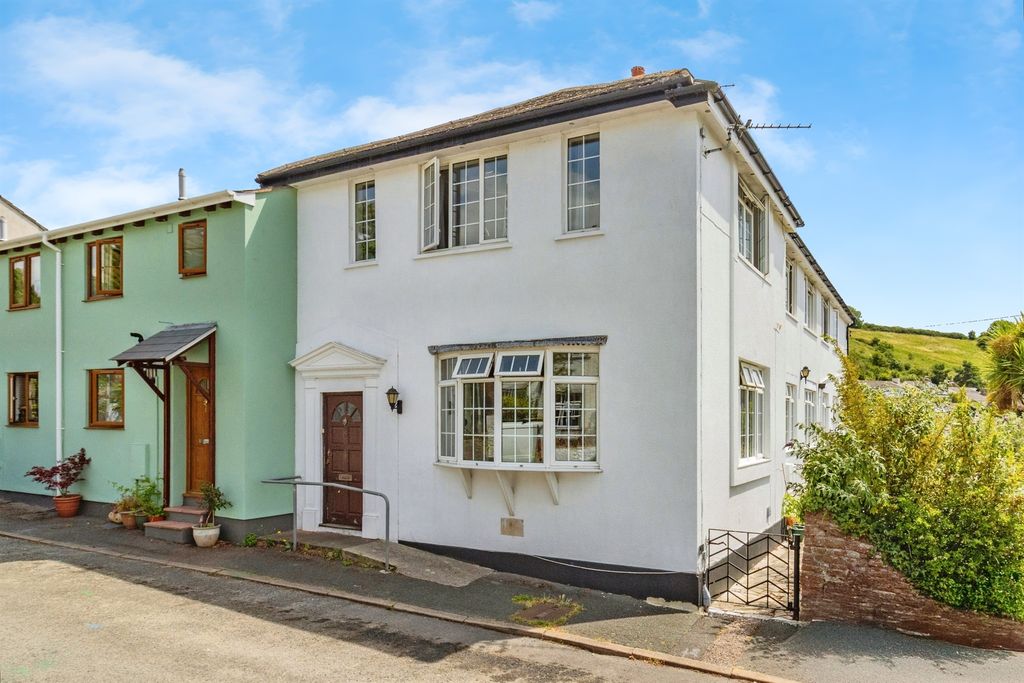 Property photo 1 of 8