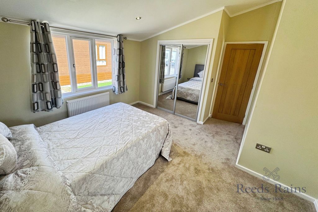 Property photo 3 of 23 Picture No. 30